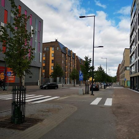 Ferienwohnung Ruby Studio 5Min To Vantaa Airport And 20Min To Helsinki Center Exterior foto
