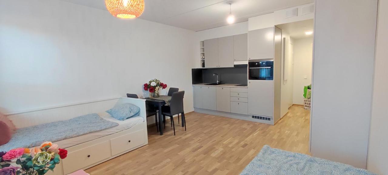 Ferienwohnung Ruby Studio 5Min To Vantaa Airport And 20Min To Helsinki Center Exterior foto